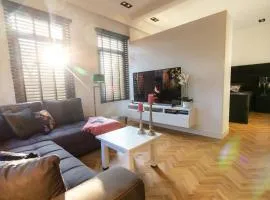 Spacious private apartement, 25min from Amsterdam