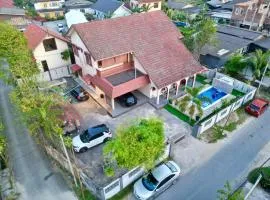 Teratai Homestay Batu Buruk