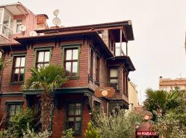 塞拉之家奥斯曼套房酒店，位于伊斯坦布尔阿尔图妮扎德站附近的酒店