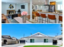 H&H Modern Lux 4BD 1 King Suite 3 Queen SoCal Disney，位于威斯敏斯特的酒店