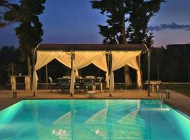 Villa Elmar，位于爱琴娜岛的带按摩浴缸的酒店