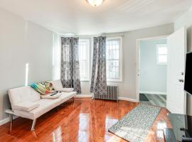 Convenient Newark Home about 2 Mi to Downtown!，位于纽瓦克的别墅