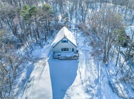 The Sage Chalet in Emerald Lakes, Poconos!，位于Long Pond的木屋