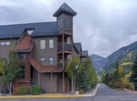 Spacious Condo in Telluride-Beautiful West Views!