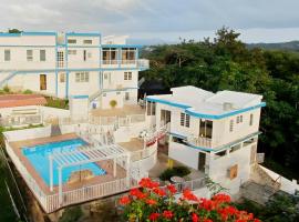 Humacao Villa - 8BR, Pool, Palmas, Ocean Views，位于Comunas的度假屋