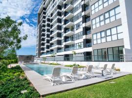 12173 Brand new lux Signature Condo US Consulate，位于梅里达的酒店