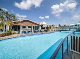 Oaks Port Stephens Pacific Blue Resort，位于萨拉曼德湾的海滩短租房