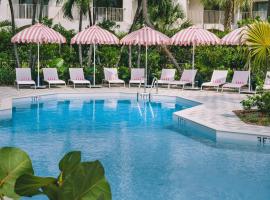 Hampton by Hilton Grand Cayman Seven Mile Beach，位于乔治敦的带泳池的酒店