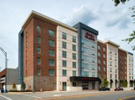 Hampton Inn & Suites Greensboro Downtown, Nc，位于格林斯伯勒Bennett College附近的酒店