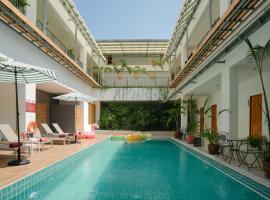 Nonnee Hotel Kata Beach Phuket，位于卡塔海滩的青旅