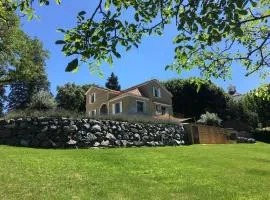 Élégante maison à Vichy : piscine chauffée, jardin arboré, terrasse et climatisation - FR-1-489-494