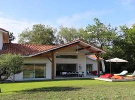 Villa avec piscine, 10 pers, au calme, climatisée, terrasse, grand jardin - FR-1-379-169