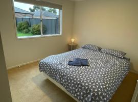 Garden View - Newly furnished Queen bedroom，位于库克角的酒店