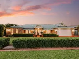Macquarie Manor - Experience Grand Country Living