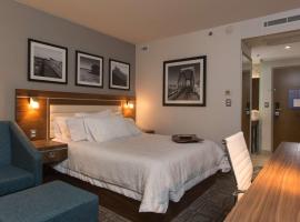 希尔顿埃莫西约汉普顿酒店，位于埃莫西约的酒店