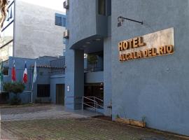 阿尔卡拉德尔里奥酒店，位于圣地亚哥普罗维登西亚的酒店