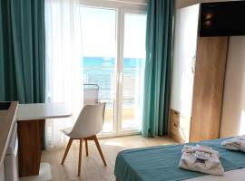 Navarino Luxe Suites with Sea View，位于佩雷亚的公寓