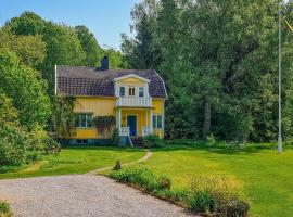 4 Bedroom Gorgeous Home In Motala，位于穆塔拉的酒店