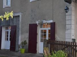 Gîte Charmant au Cœur de la Nature près du Mans, 6 Pers., Domaine Historique - FR-1-410-319，位于Teillé的酒店