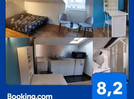 Studio sous les toits proche Paris et Versailles，位于沙维勒的酒店