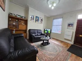 Spacious two bedroom house, parking and WiFi