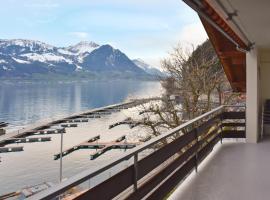 Modern and charming apartment on the shores of Lake Lucerne，位于盖尔绍Obermatt T-bar附近的酒店