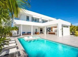 Oceanside 3 Bedroom Luxury Villa with Private Pool, 500ft from Long Bay Beach -V5