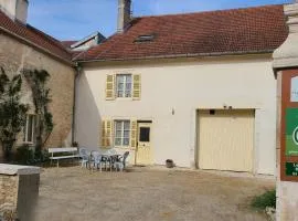 Gîte spacieux rénové avec jardin clos, 4 chambres, garage, proche de Chaumont. - FR-1-611-1