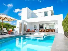 Oceanside 2 Bedroom Luxury Villa with Private Pool, 500ft from Long Bay Beach -V3