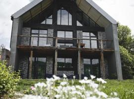 Debed Life CoLiving and Retreat，位于Debed的酒店