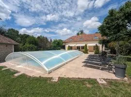 Maison Spacieuse en Village, Équipée et Confortable, avec Accès Rivière et Garage. - FR-1-611-93