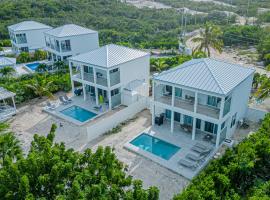Villas with Private Pool 5 min to Grace Bay beach，位于Long Bay Hills的酒店