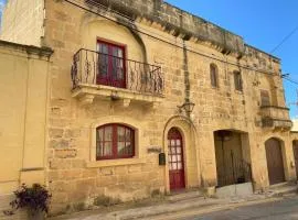 Farmhouse with Pool, Tas-Summiena Gozo