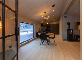 High standard cabin in a quiet area in the bossom of nature near Flå，位于弗洛的木屋