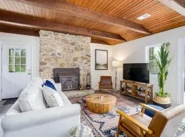 Modern Harpers Ferry Cabin w Hot Tub Deck WiFi