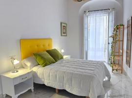 Don Roman Suites en pleno centro，位于桑卢卡尔-德巴拉梅达的酒店
