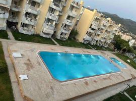 Güzelçamli, Kusadasi Apartment with a pool，位于库萨达斯的公寓