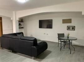 Apartamento 2 habitaciones，位于奇特雷的带停车场的酒店