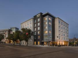 Fairfield Inn & Suites by Marriott Dayton，位于代顿的酒店