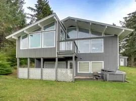 Peaceful Port Orford Retreat with Hot Tub and Views!