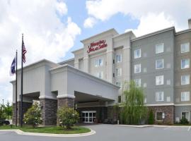 Hampton Inn & Suites Greensboro/Coliseum Area，位于格林斯伯勒的酒店