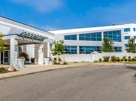 Wyndham Flint MI Grand Blanc Bishop Airport Conference Ct
