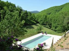 Luxury country house with heated private pool，位于Courniou的度假屋