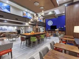 乔治·布什洲际机场汉普顿套房酒店