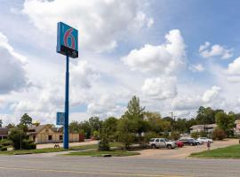 Motel 6-Lufkin, TX，位于拉夫金皮茨尔加里森会议中心附近的酒店