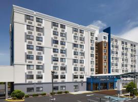 Hampton Inn Newark Airport，位于纽瓦克的希尔顿酒店