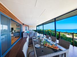 Nautilus on Nara - Spacious Airlie Beach Holiday Home with Ocean Views，位于埃尔利海滩的别墅