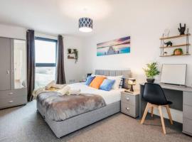 New 1BR Apt for Contractors Near Heathrow Free Parking & Wi-fi，位于科恩布鲁克的酒店