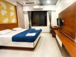 Hotel Ambai Executive，位于Tuljapur的酒店