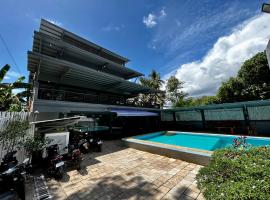 Lucky Tito Coron Dive Resort，位于科隆布苏安加机场 - USU附近的酒店